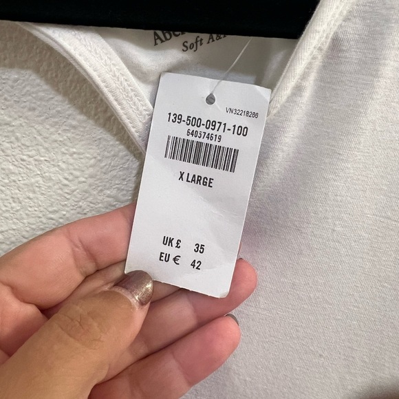 NWT Abercrombie & Fitch White Soft Drapey Bodysuit XL - Picture 3 of 4
